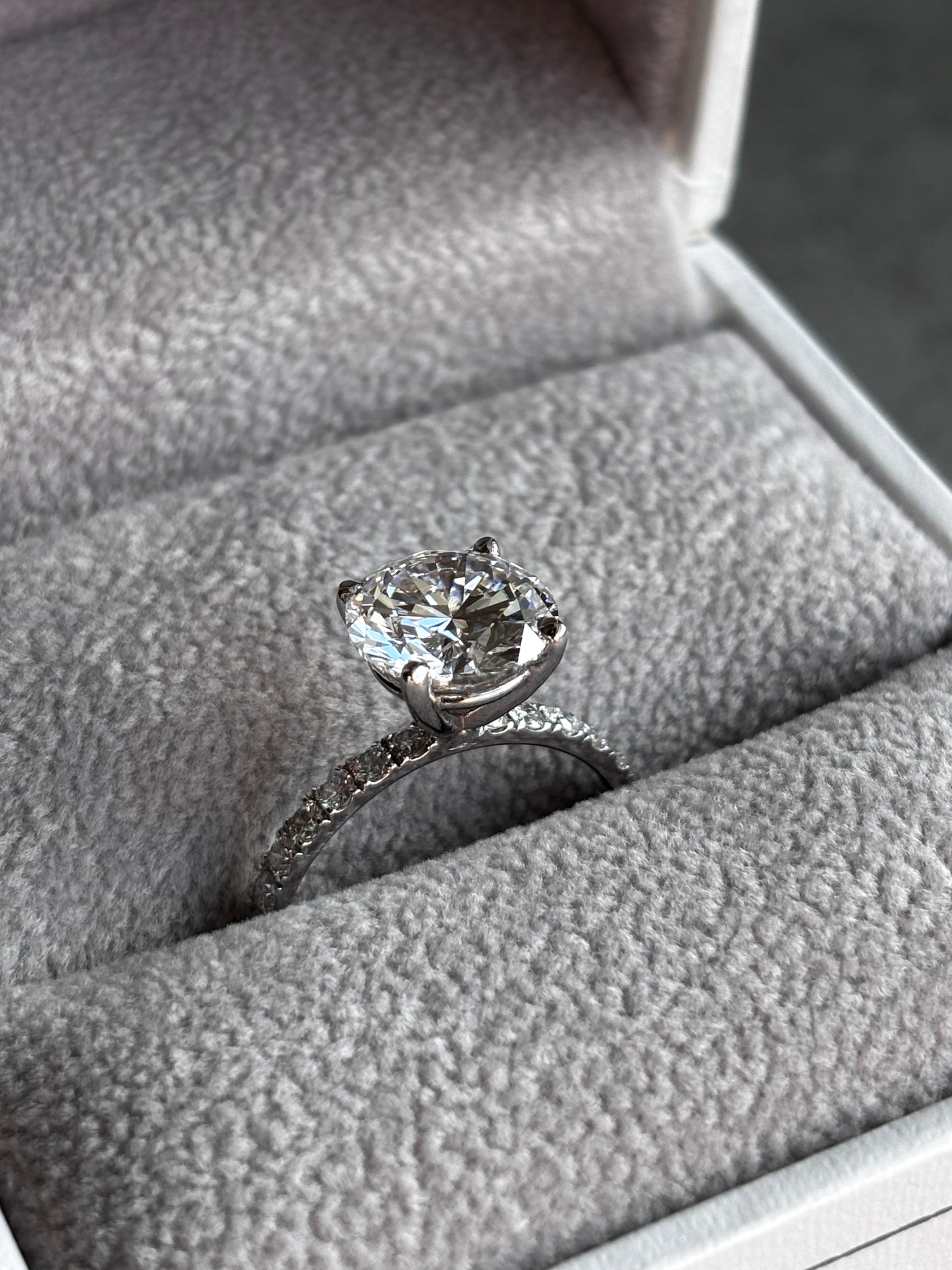 3.50ct VS1 Round Cut Lab Grown Diamond Ring | 14Kt White Gold, IGI Certified