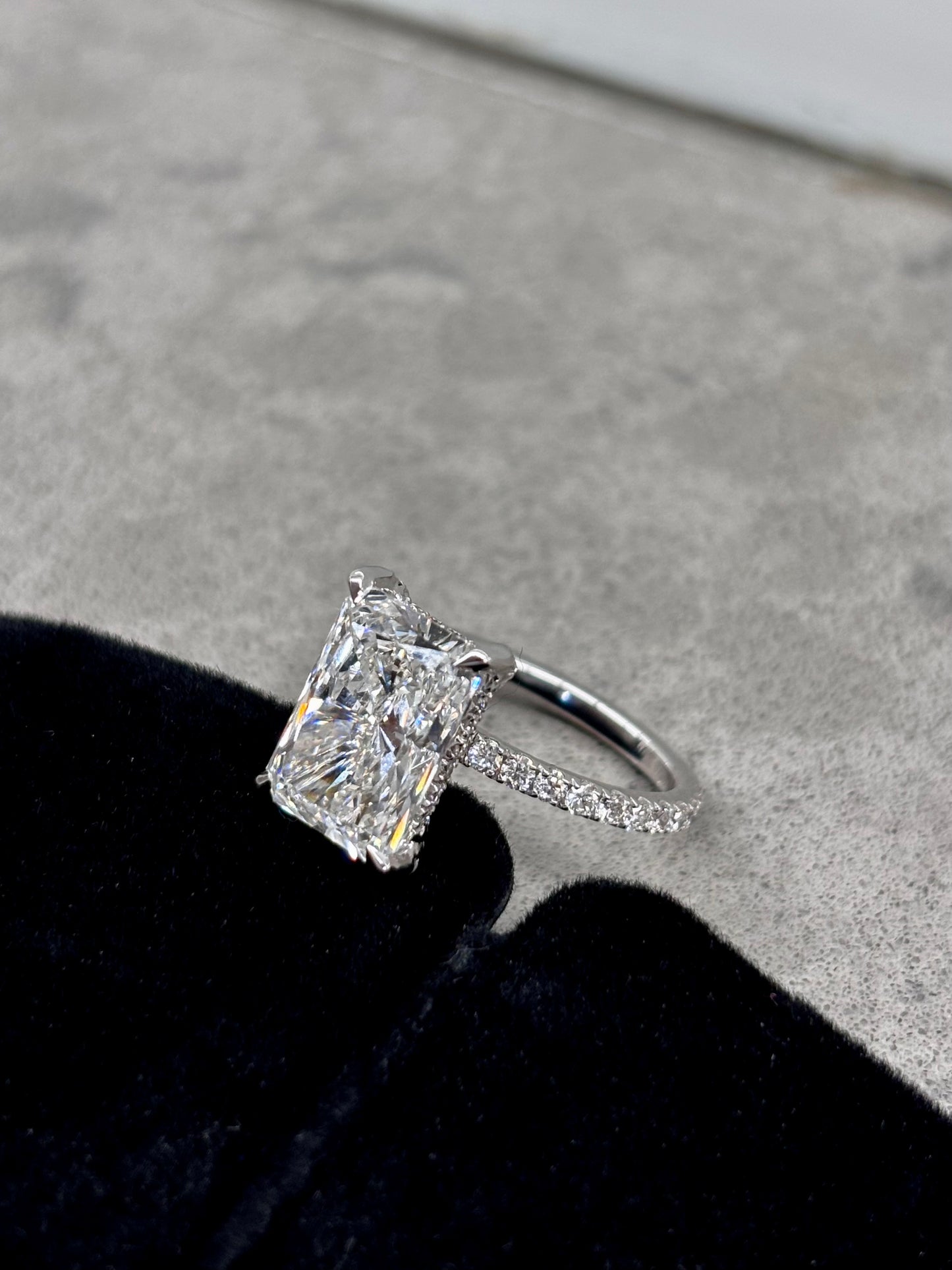 5.74ct_VS1_Radiant_Cut_Lab_Grown_Diamond_Ring_14K_Gold_Side