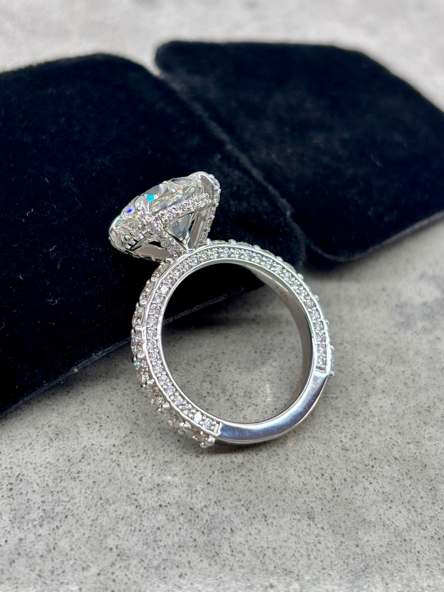 6.76cttw_E_VVS2_Round_Cut_Lab_Grown_Diamond_Ring_14K_Gold_Back