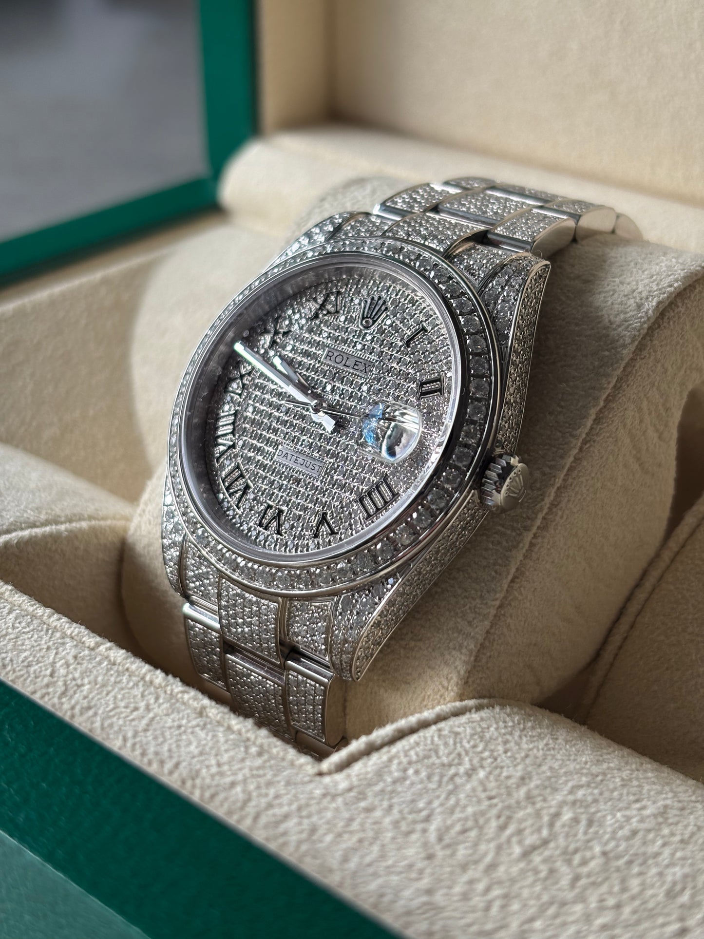 Diamond Rolex Datejust 41, Right Side