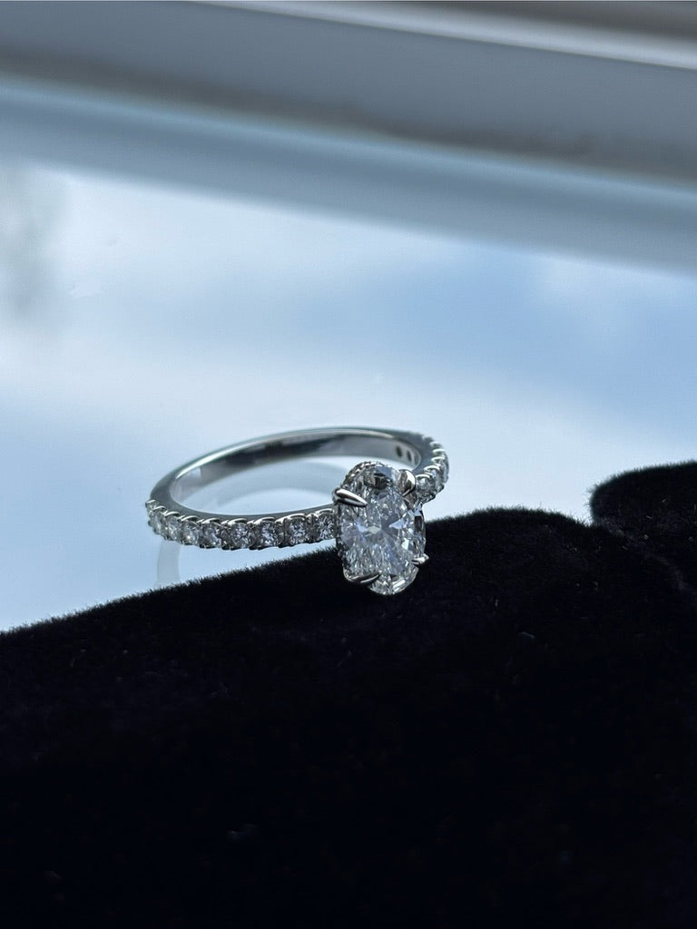 1ct_F_VVS2_Oval_Cut_Lab_Grown_Diamond_Ring_14K_Gold_front