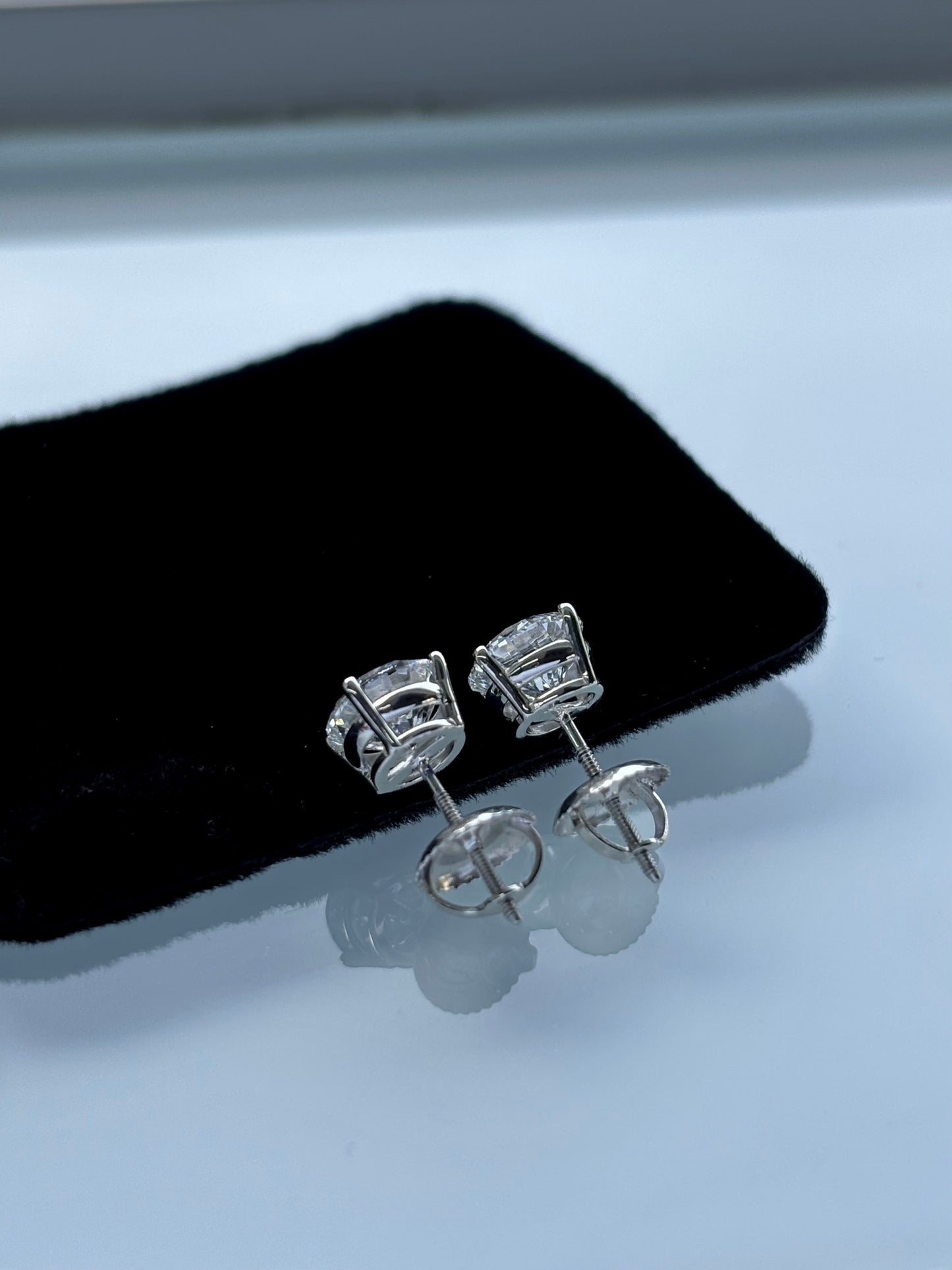 2.00cttw_E_VVS2_Round_Cut_Basket_Lab_Grown_Diamond_Stud_Earring_14K_Gold_back