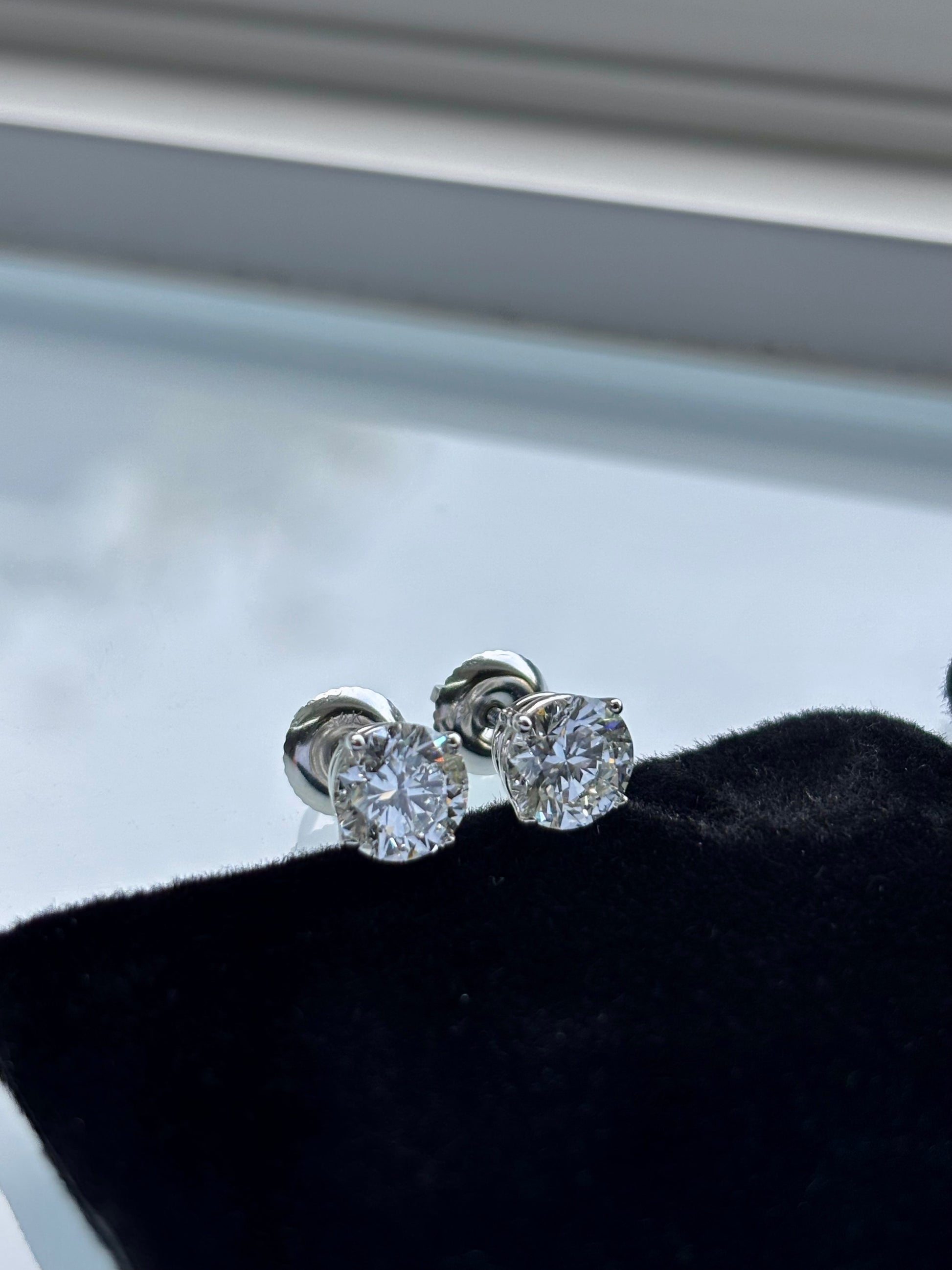 2.00cttw_E_VVS2_Round_Cut_Basket_Lab_Grown_Diamond_Stud_Earring_14K_Gold_front