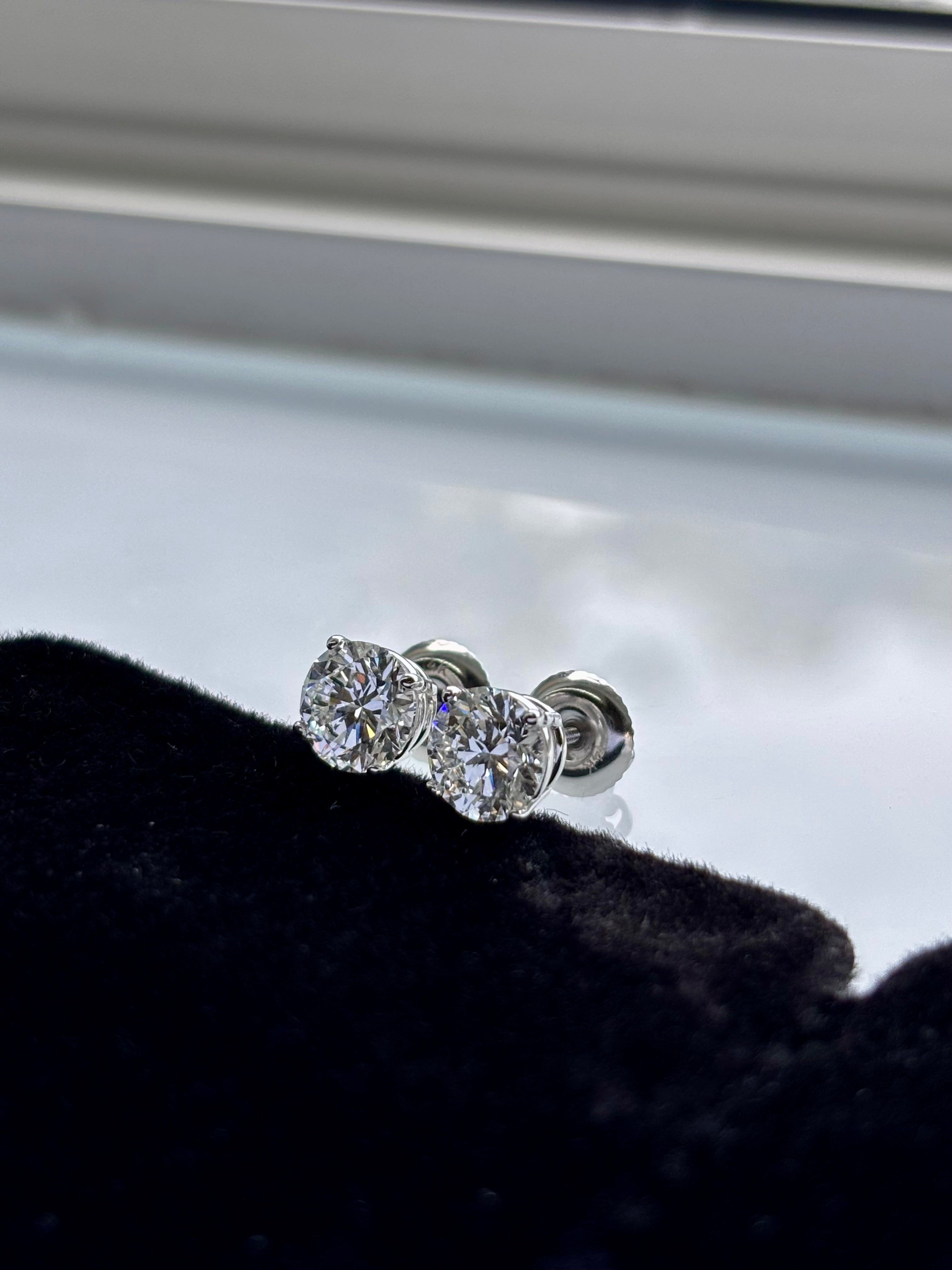 2.00cttw_E_VVS2_Round_Cut_Basket_Lab_Grown_Diamond_Stud_Earring_14K_Gold_side