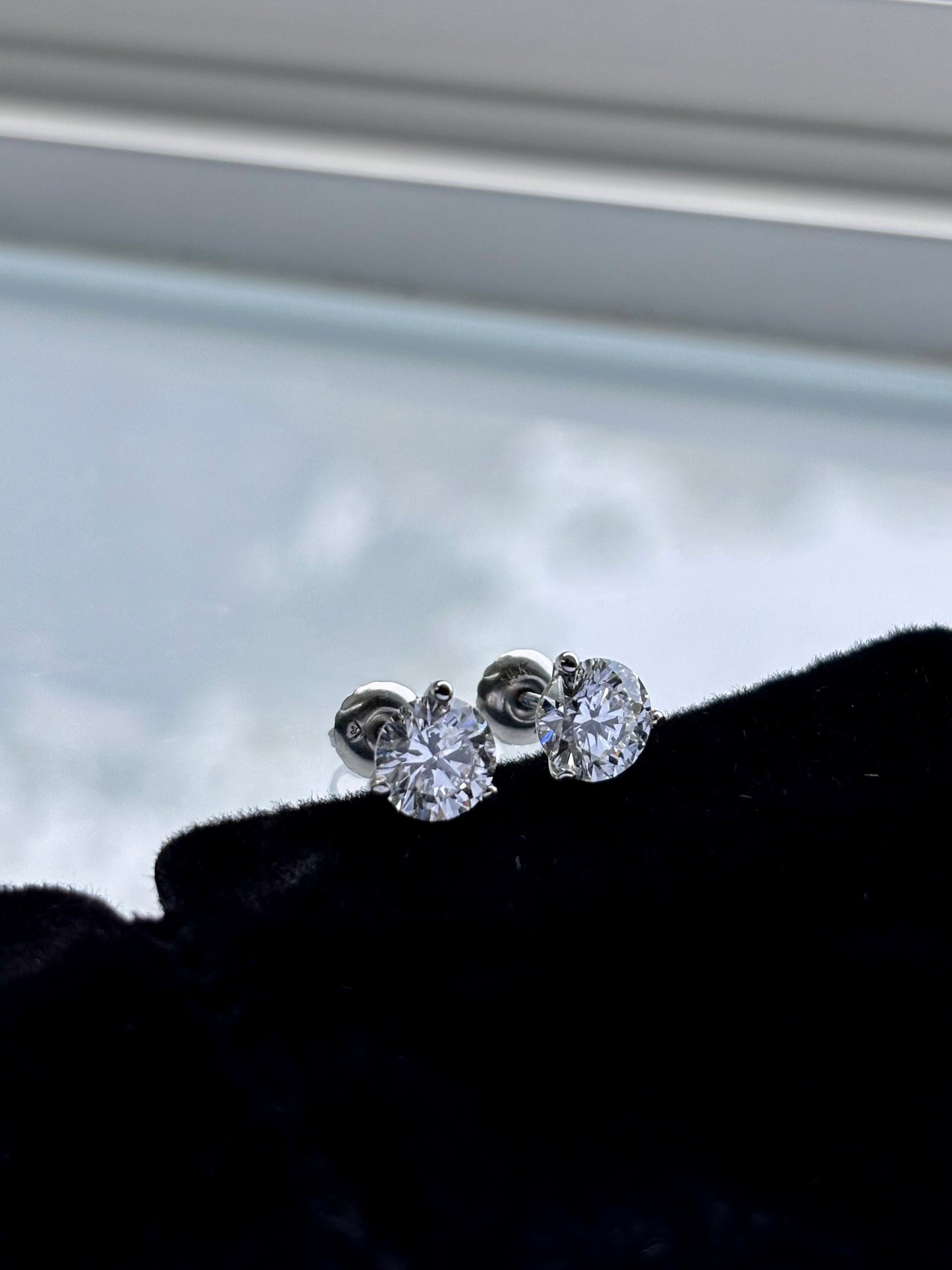 2.00cttw_E_VVS2_Round_Cut_Martini_Lab_Grown_Diamond_Stud_Earring_14K_Gold_front
