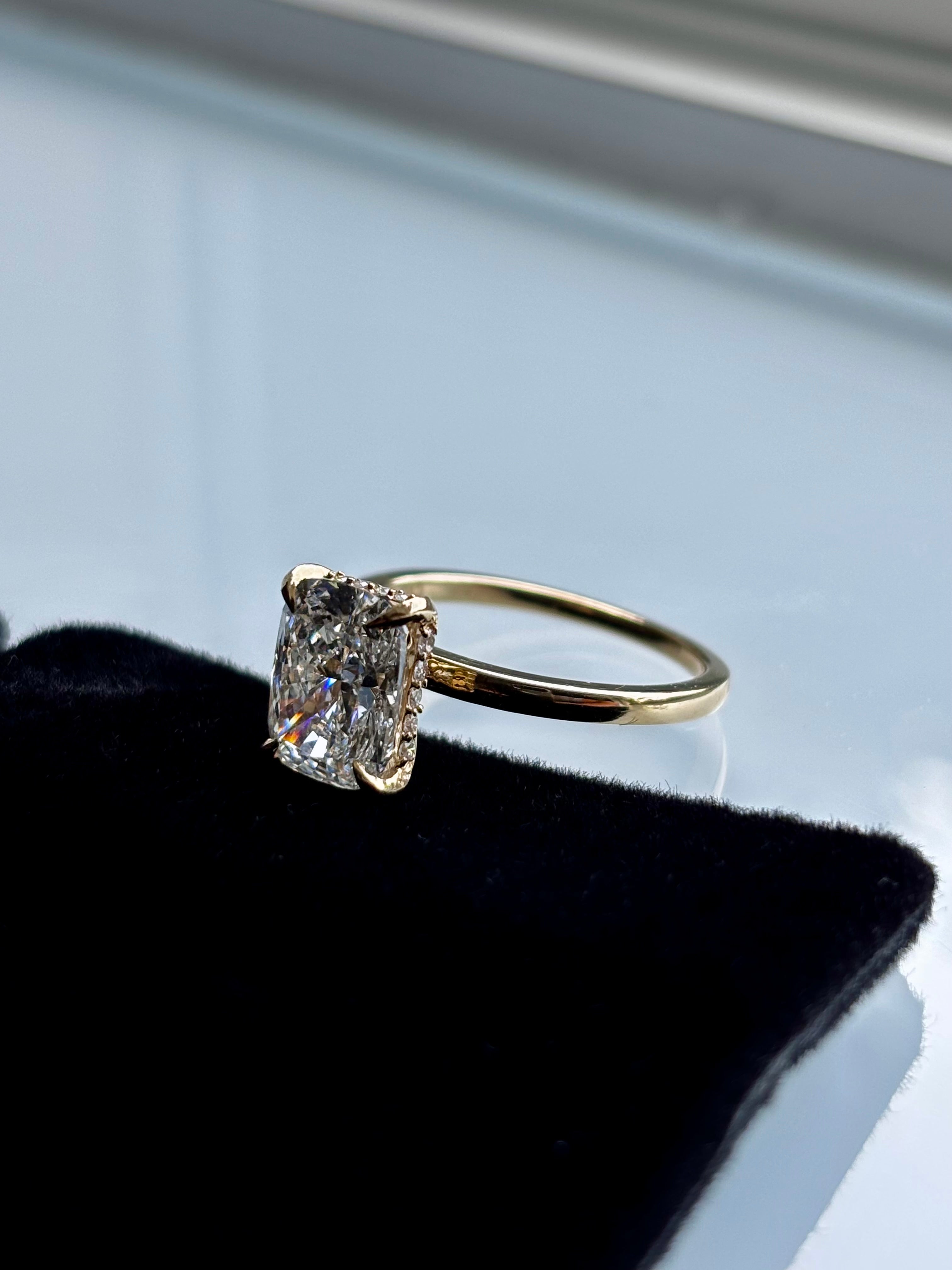 2.59ct_D_VS1_Cushion_Cut_Lab_Grown_Diamond_Ring_14K_Gold_side