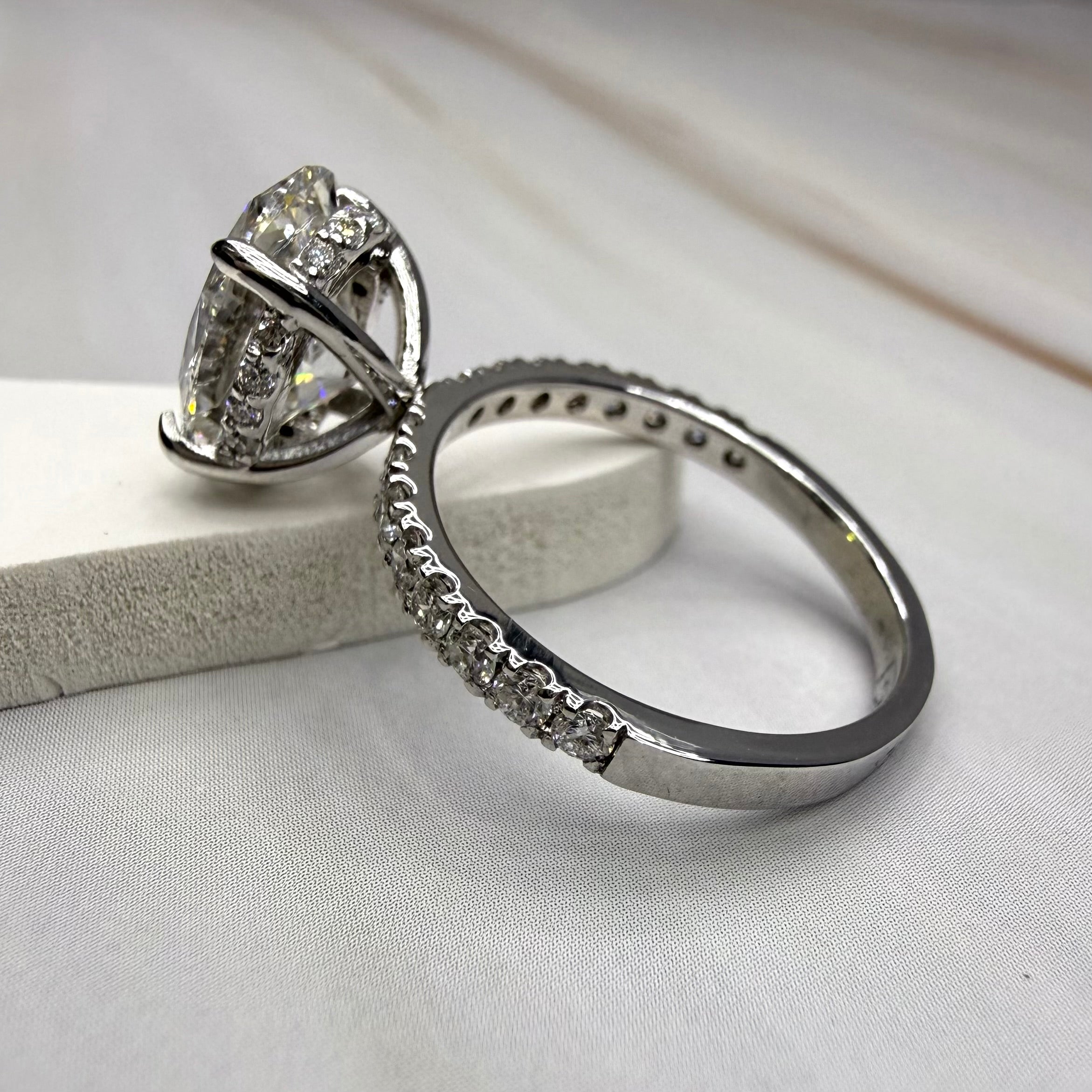 3.37cttw_VVS2_Oval_Cut_Lab_Grown_Diamond_Ring_14K_White_Gold_IGI_Certified_back