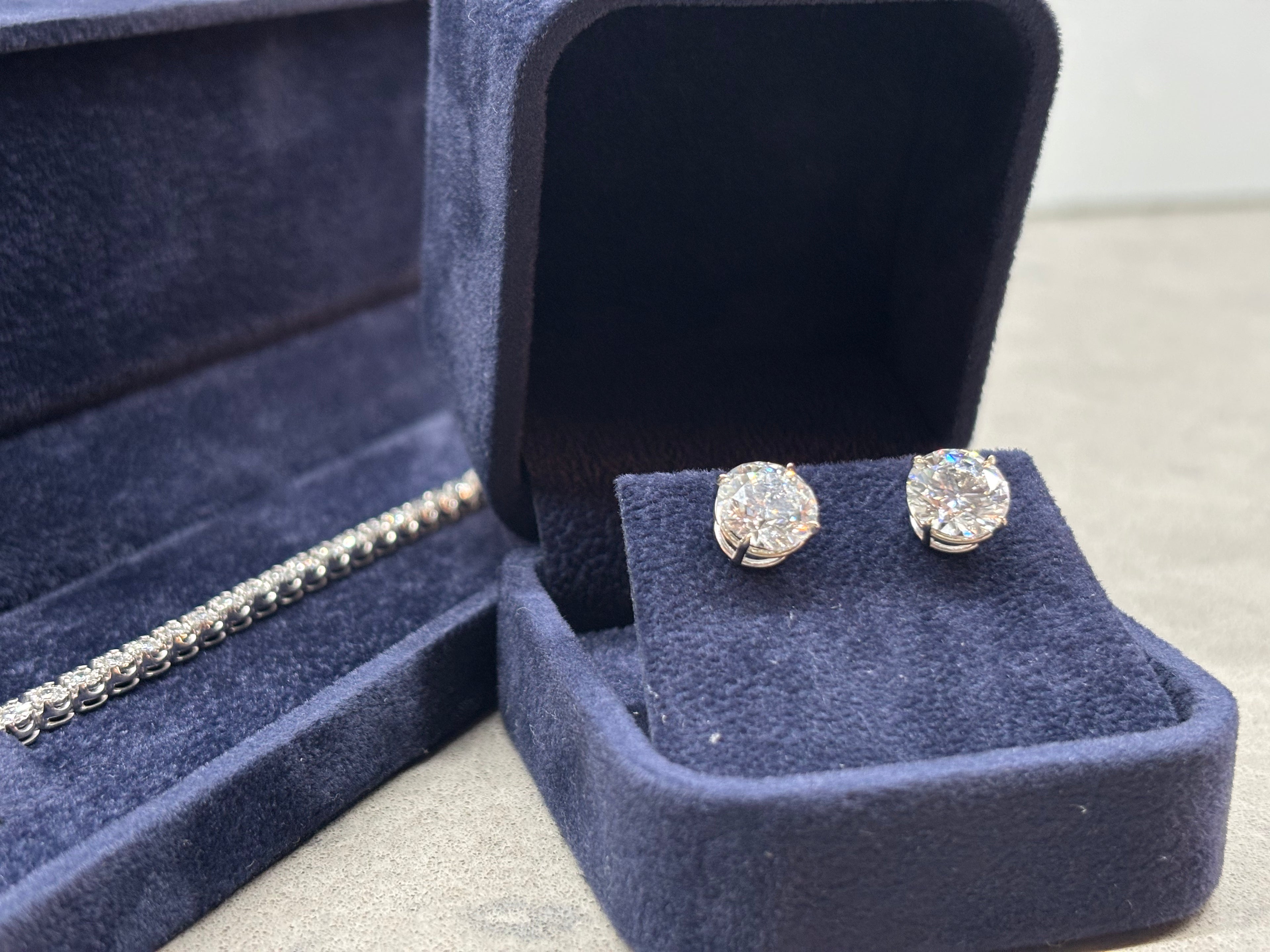 4cttw Lab-Grown Diamond Stud_Earrings in 18K White Gold 