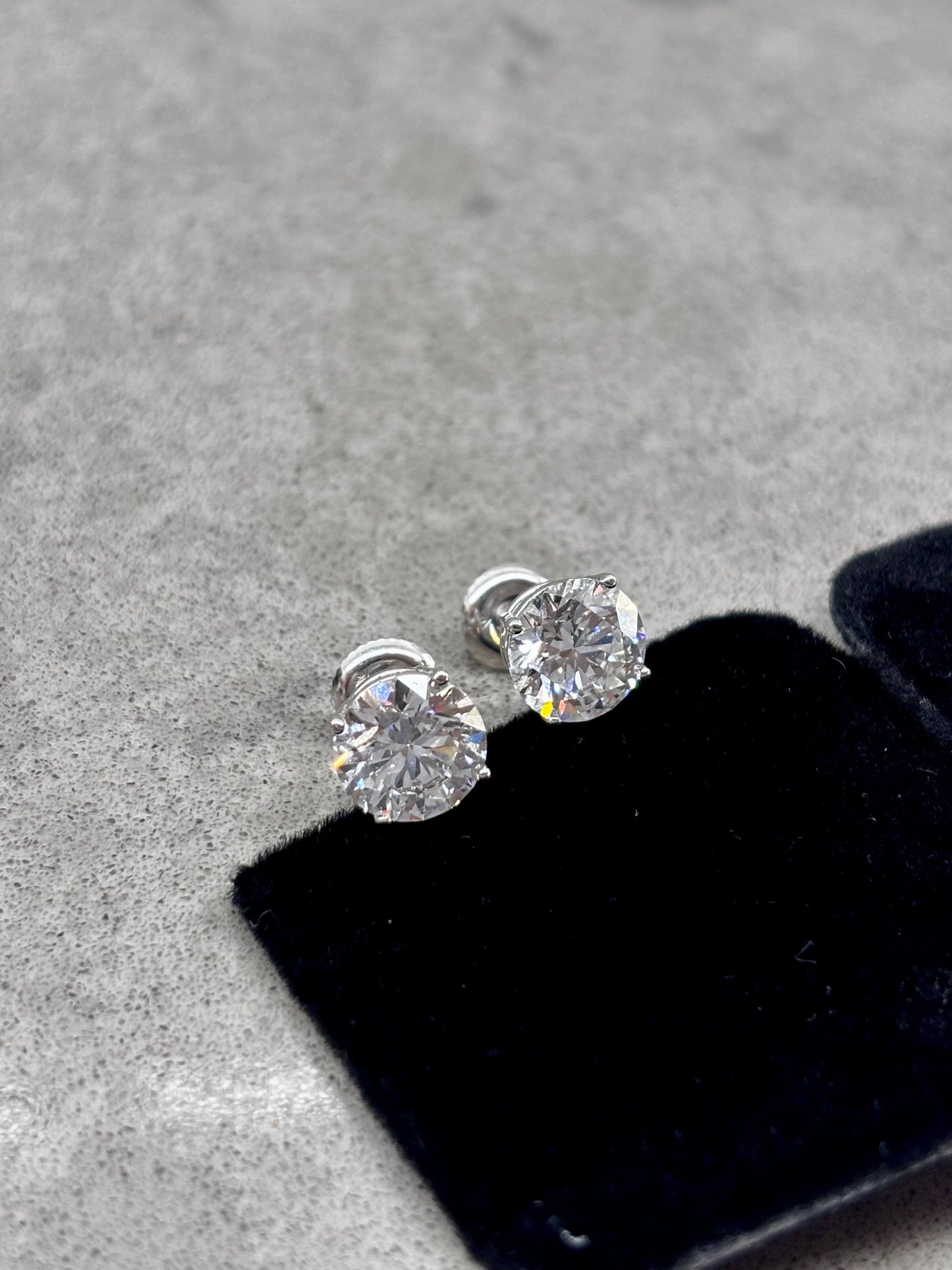 4cttw_VVS2_Lab-Grown_Diamond_Stud_Earrings_14K_Gold_Front