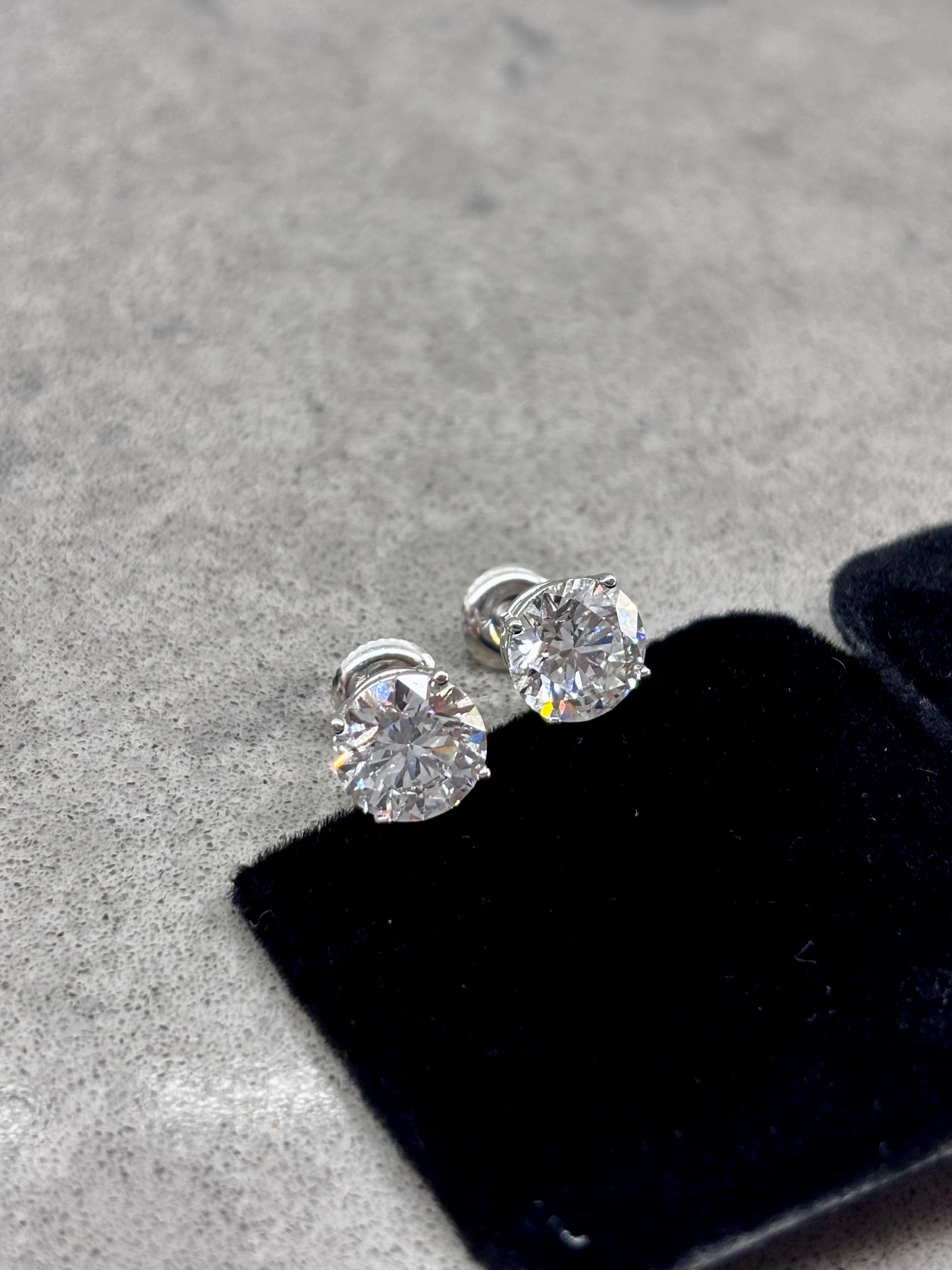 4cttw_VVS2_Lab-Grown_Diamond_Stud_Earrings_14K_Gold_Front