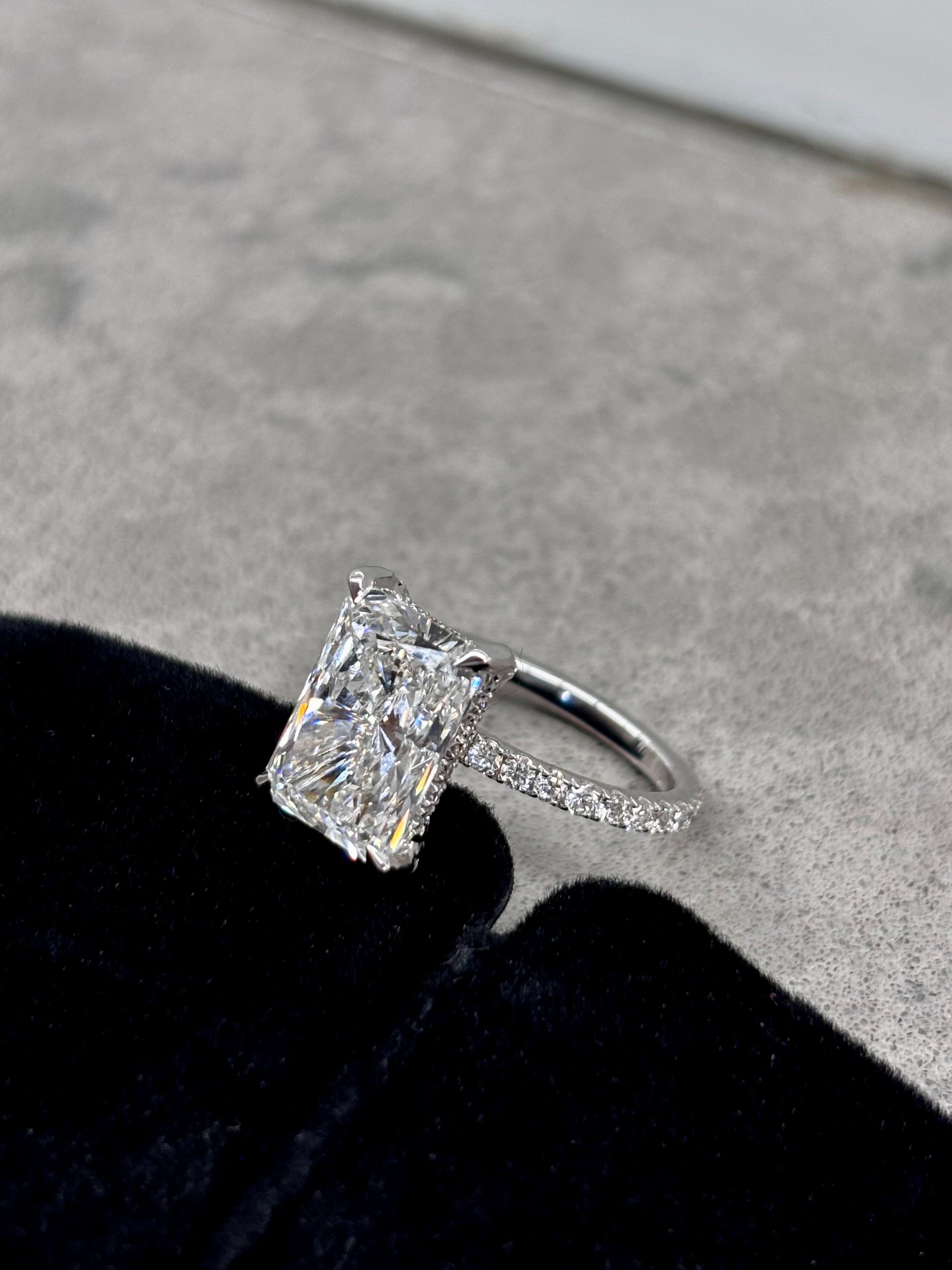 5.74ct_VS1_Radiant_Cut_Lab_Grown_Diamond_Ring_14K_Gold_Side