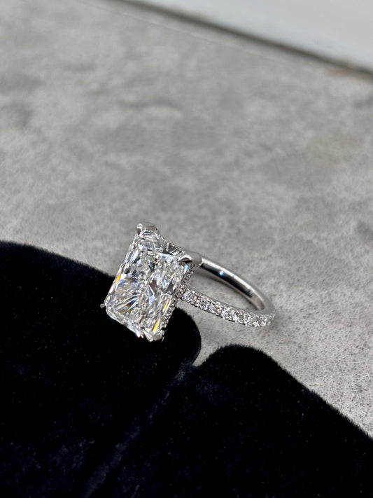 5.74ct_VS1_Radiant_Cut_Lab_Grown_Diamond_Ring_14K_Gold_Side