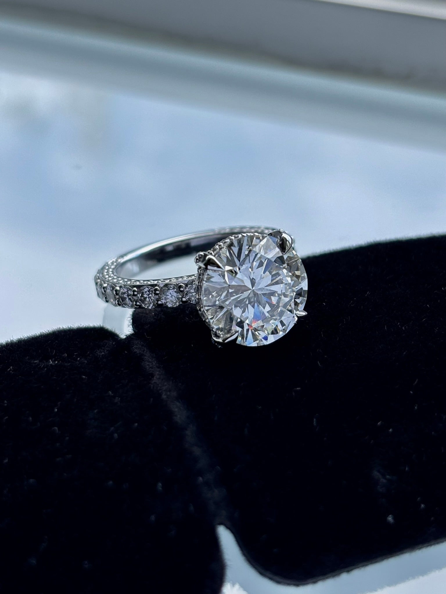 5ct_E_VVS2_Round_Cut_Lab_Grown_Diamond_Ring_14K_Gold_front