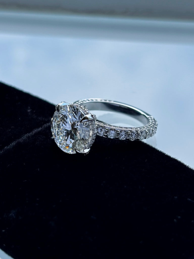 5ct_E_VVS2_Round_Cut_Lab_Grown_Diamond_Ring_14K_Gold_side